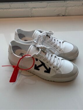 OFF-WHITE Womenโs White Low Top โZip Tieโ Sneaker
